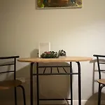 Comfortable Downtown Flat